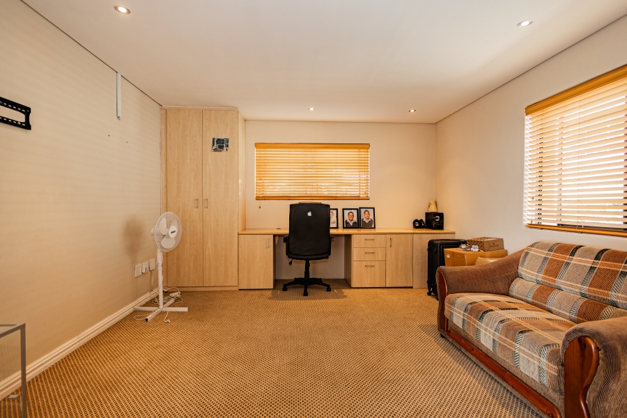 6 Bedroom Property for Sale in Baronetcy Estate Western Cape